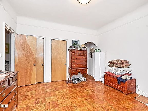 5th image of 515 W 110th St APT 2g