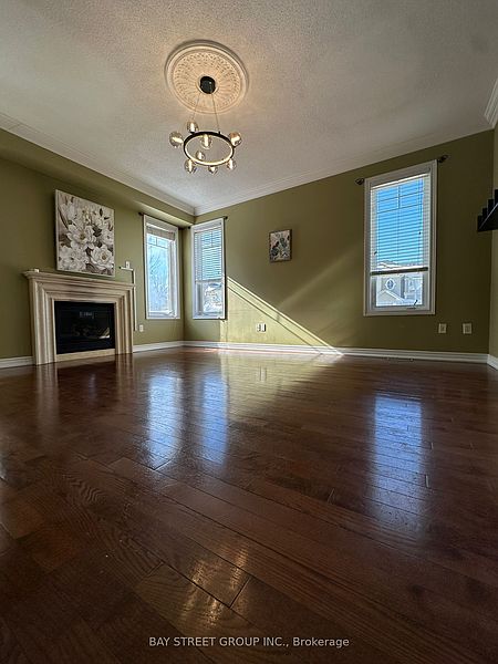 Richmond Hill Townhouse for rent - 4 Bedrooms — photo 2