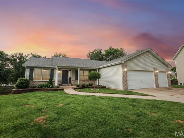 1433 Sportsmans Ct, O'Fallon, MO 63366