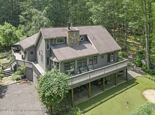 141 Cove Point Cir, Lakeville, PA 18438