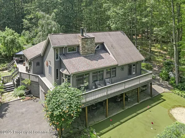 141 Cove Point Cir, Lakeville, PA 18438