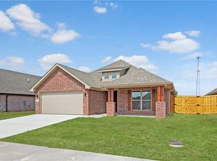 961 Pink Lady Pl, Centerton, AR 72712