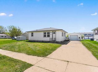 4019 Matthew Dr, Waterloo, IA 50701