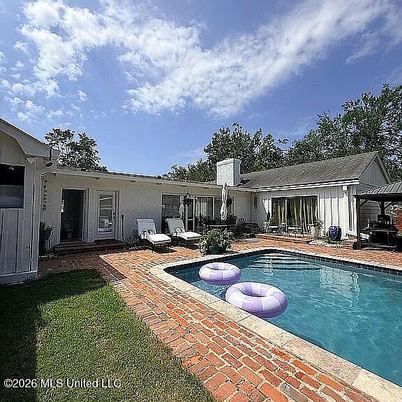 1st image of 403 E Harding Ave