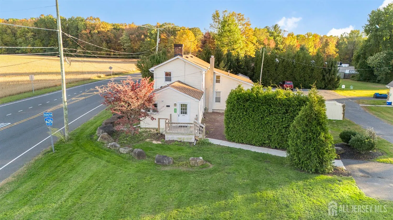 3 bed, 1.0 bath, $2,100 — Photo 1