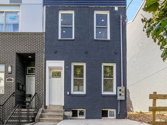 4th image of 2116 N Franklin St