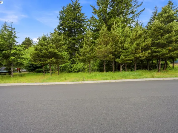 34 SE Inlet Ave, Lincoln City, OR 97367