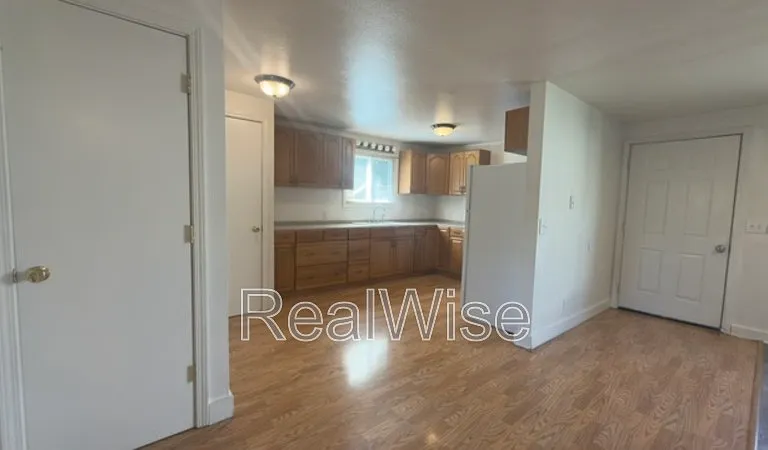 205 S Pine St — Photo 6