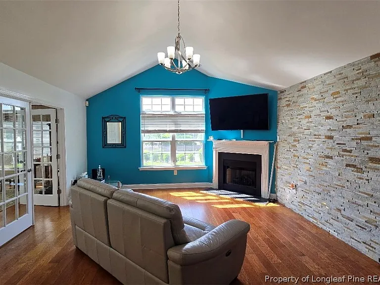 127 Nandina Ct — Photo 8