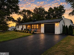 800 Falcon Ln, West Chester, PA 19382