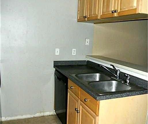 4th image of 17331 NE Red Oak Dr #42