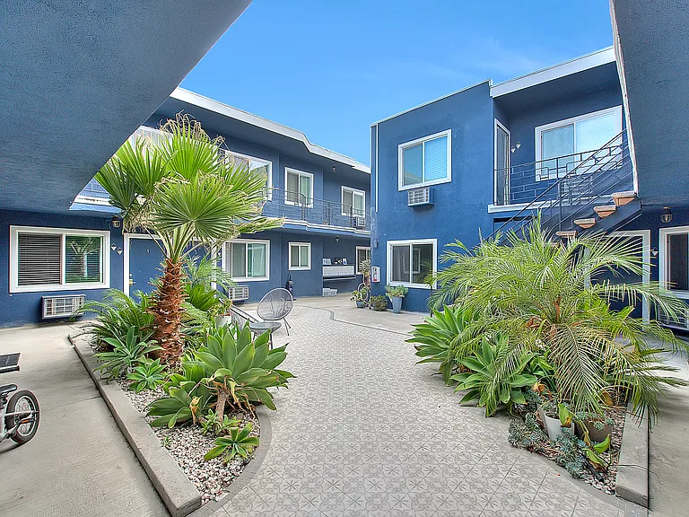2830 S Sepulveda — Photo 32