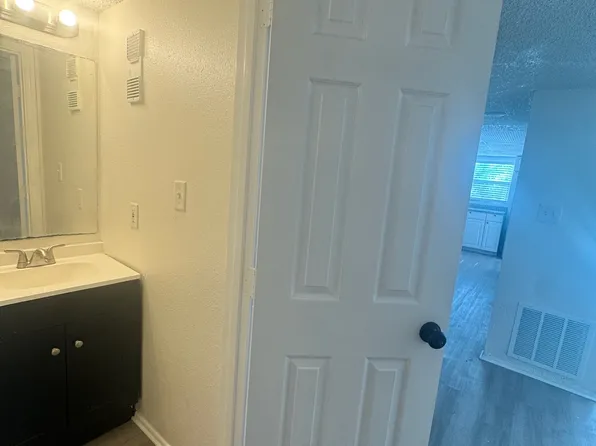 5266 Tennis Court Cir, Tampa, FL 33617