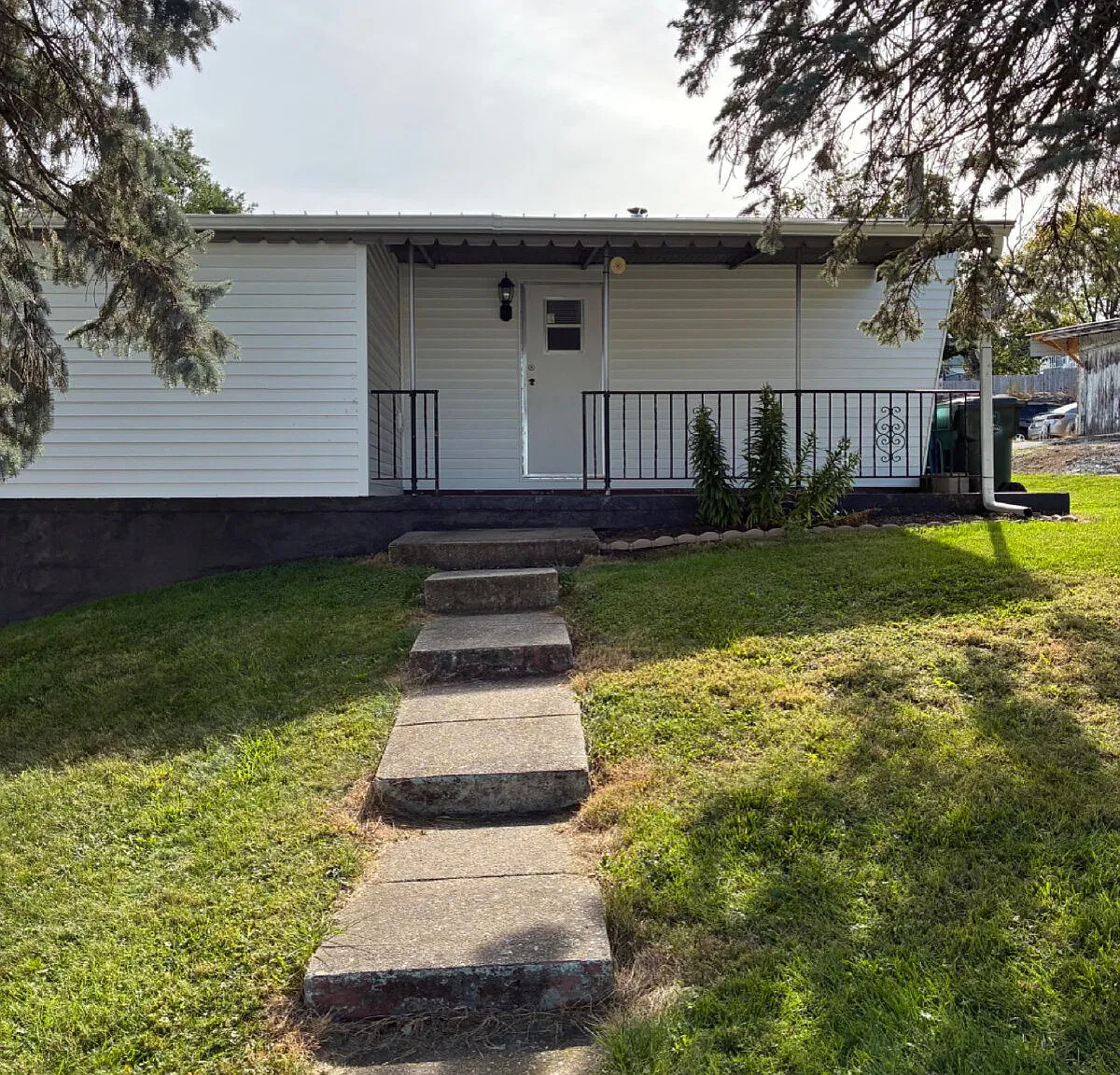 2 bed, 1.0 bath, 800 sqft, $1,095 — Photo 1