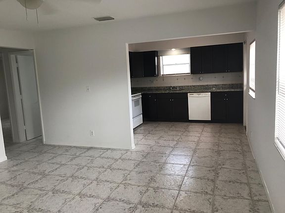 BEDROOMS RELATIVE TO KITCHEN