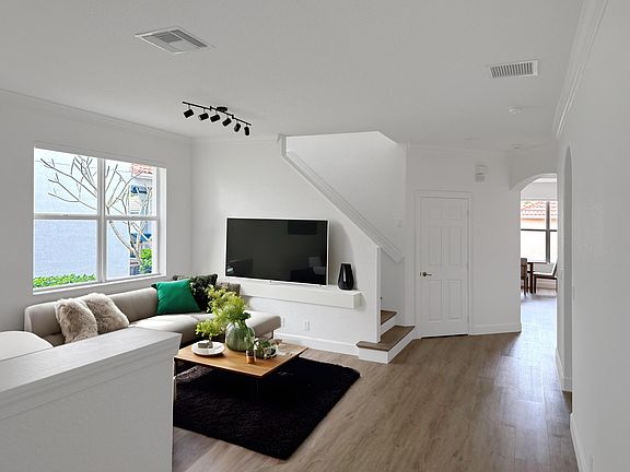 4th image of 8139 Bautista Way