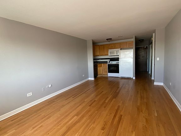 3rd image of 707 W Wrightwood Ave #805