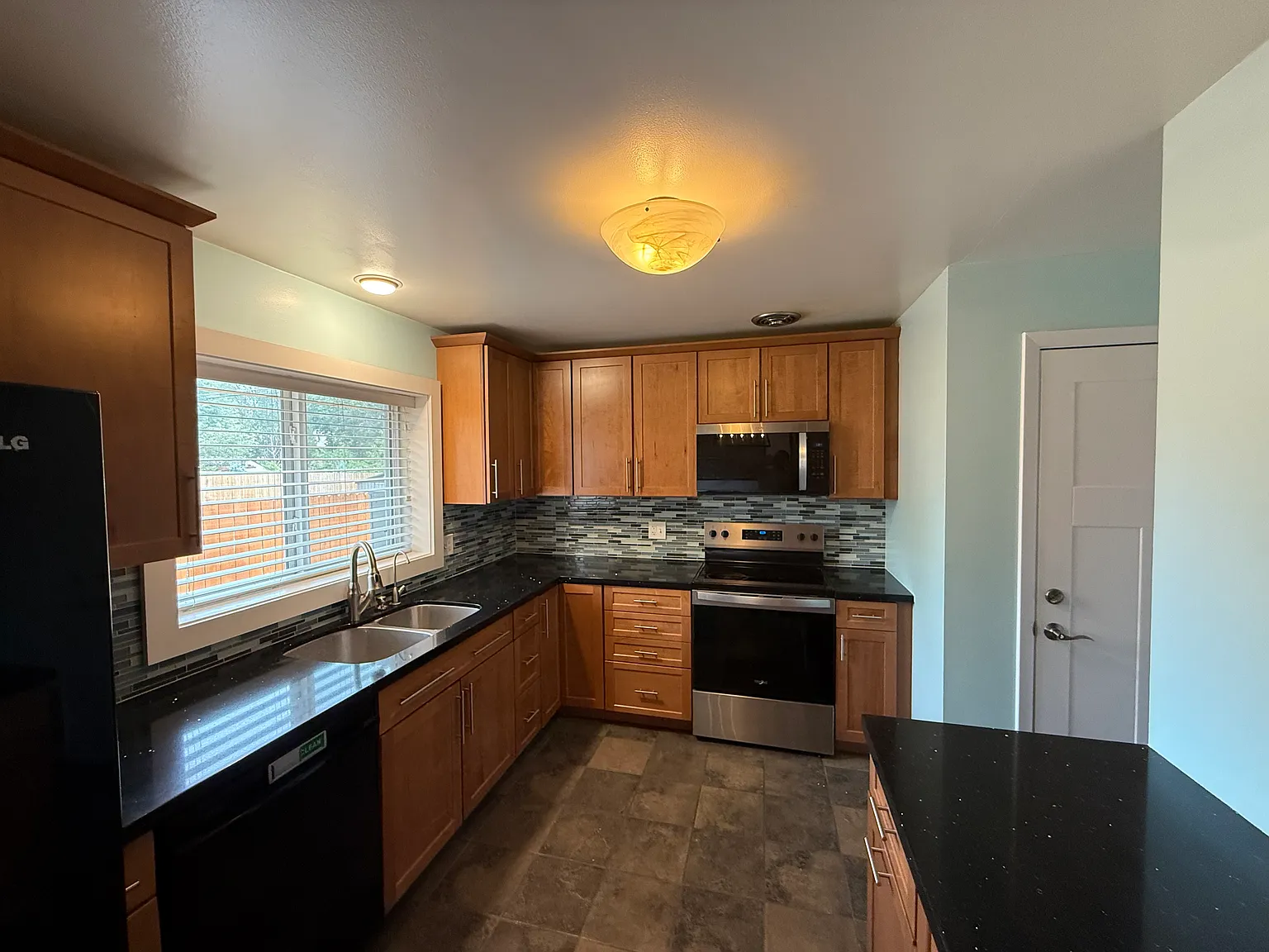 4 bed, 2184 sqft, $3,500 — Photo 4