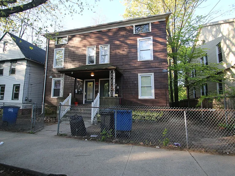 176 Bassett — Photo 1