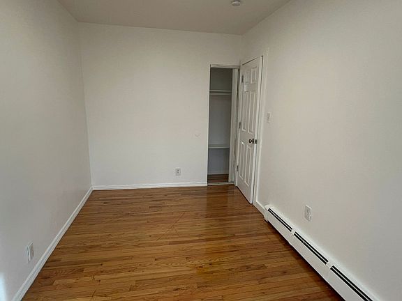 4th image of 940 Castle Hill Ave #2