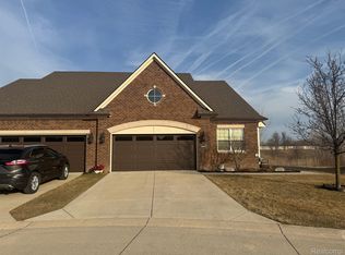 40462 Juniper Ct, Clinton Township, MI 48036