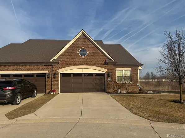 40462 Juniper Ct, Clinton Township, MI 48036