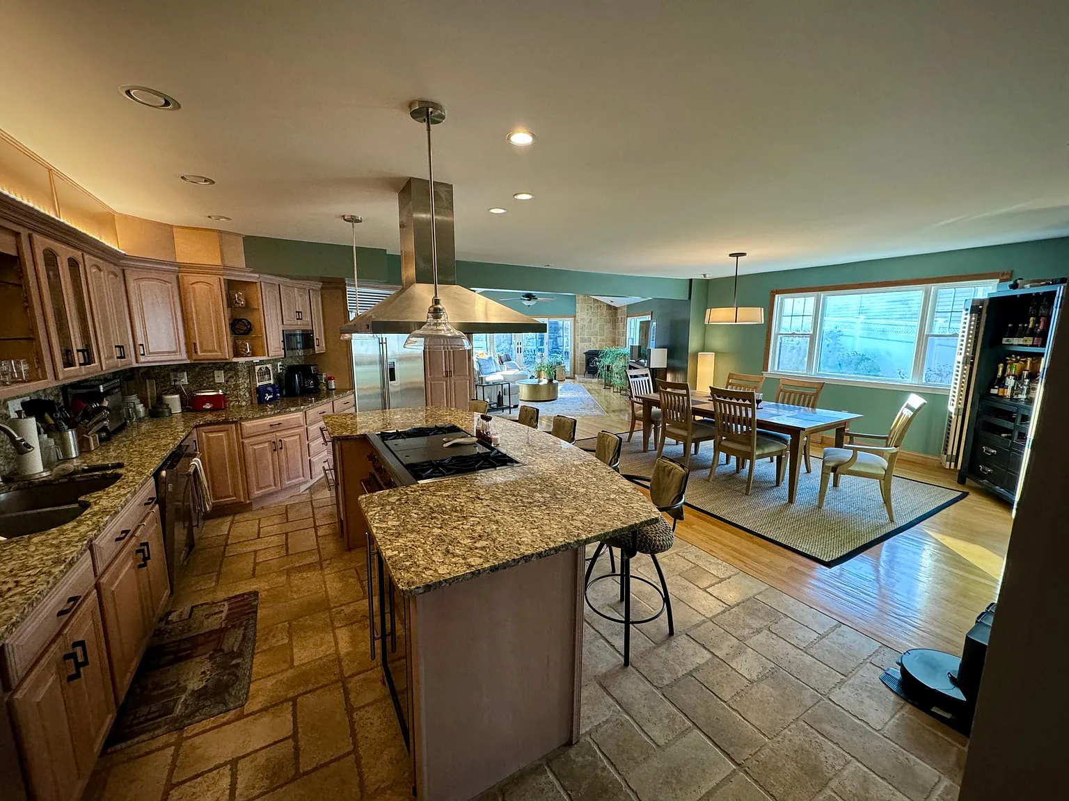 4 bed, 3032 sqft, $1,400 — Photo 3