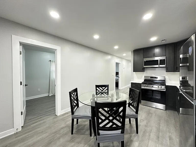 1937 W Grand Ave #3 — Photo 7