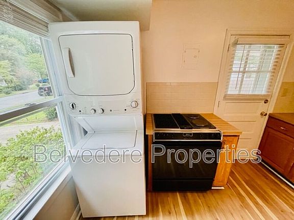 5th image of 2718 Robin Hood Dr