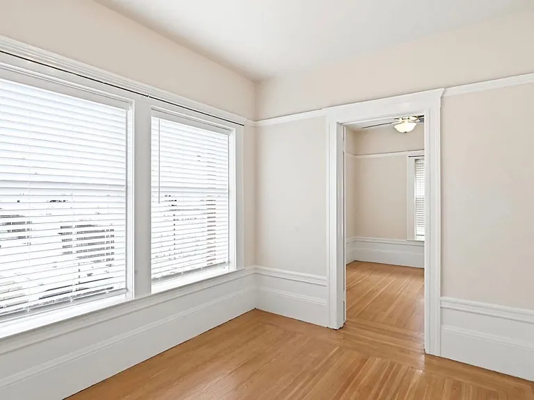 The Townsend Apartments, located at 1029 Oak Street, is a beautiful four-story, historic brick bu... — Photo 17