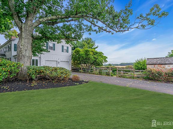 5th image of 156 Cranbury Neck Rd