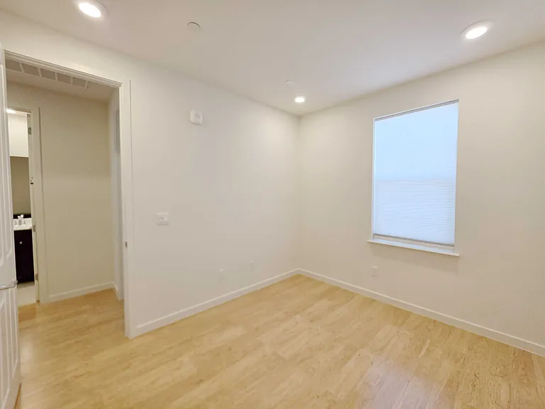 810 Gridley Ter #6 — Photo 11