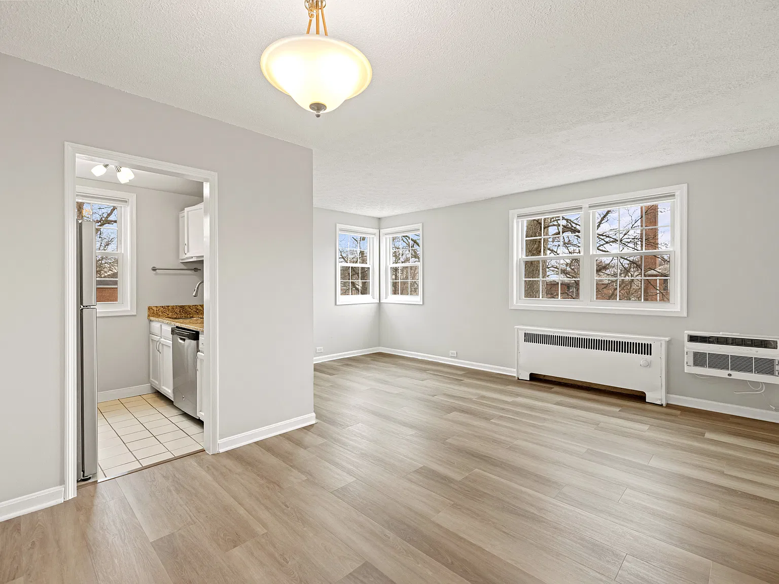 1 bed, 699 sqft, $1,950 — Photo 3