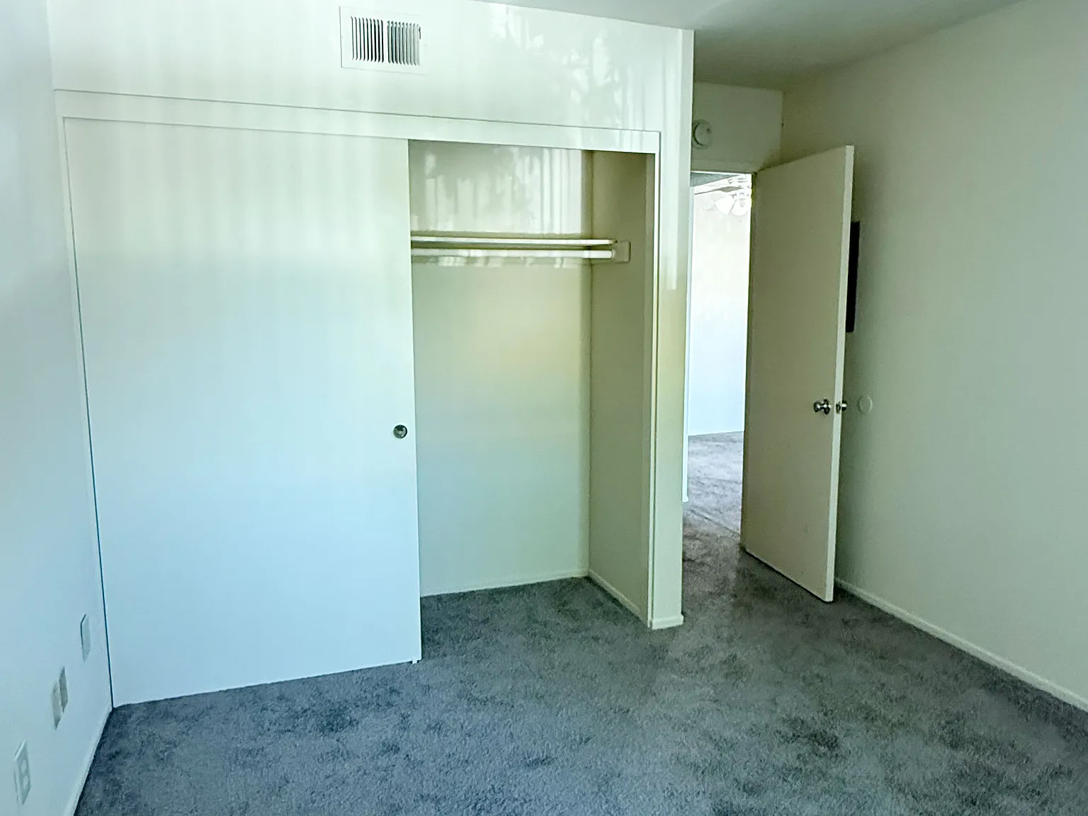 2 bed, 900 sqft, $2,350 — Photo 3