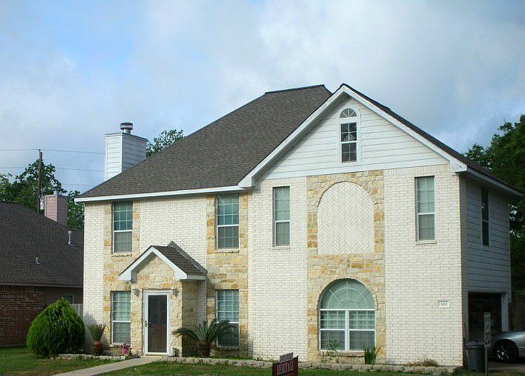 Large family home near junior and high schools