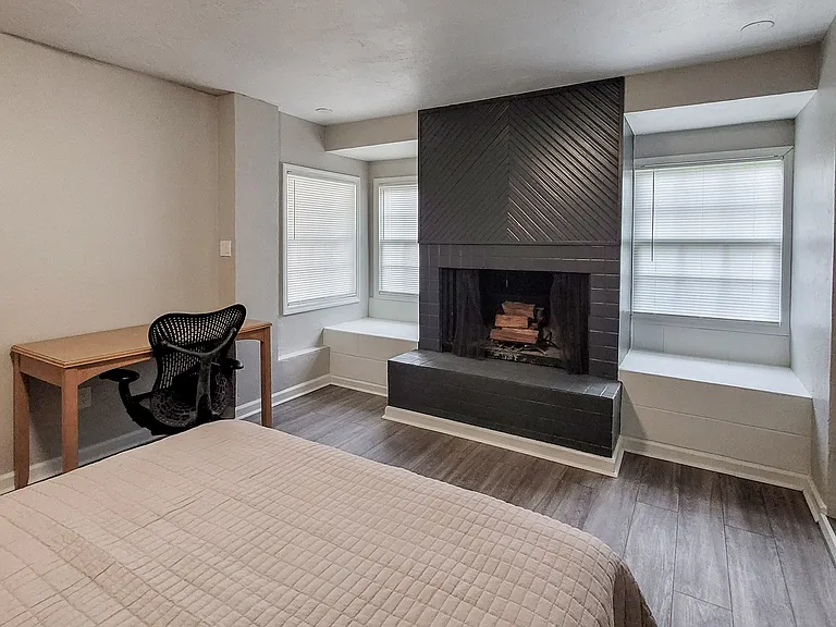 NE 19th Pl — Photo 3