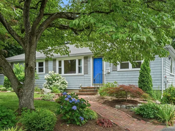 200 Edgewater Dr, Framingham, MA 01702