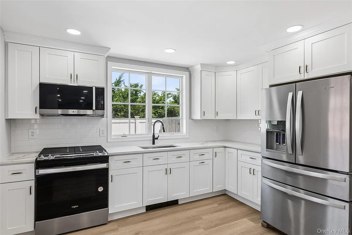 Building Photo - 11 Park Ave #1A