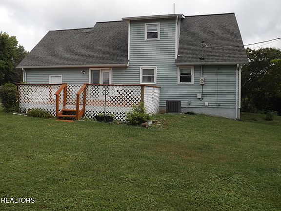 3rd image of 590 Cave Springs Rd