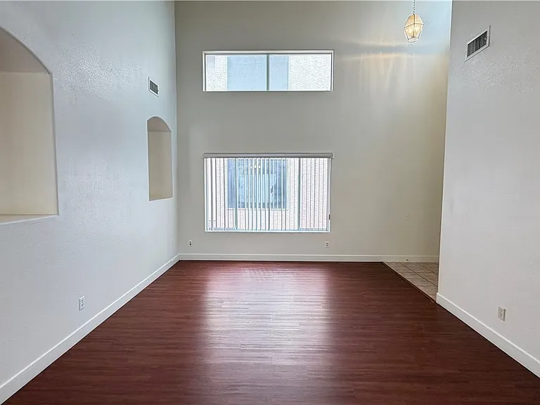 7423 Hawk Shadow Ave — Photo 2