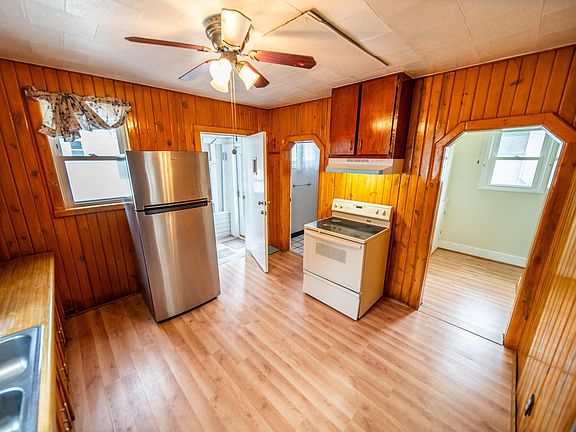4th image of 704 7th St SE