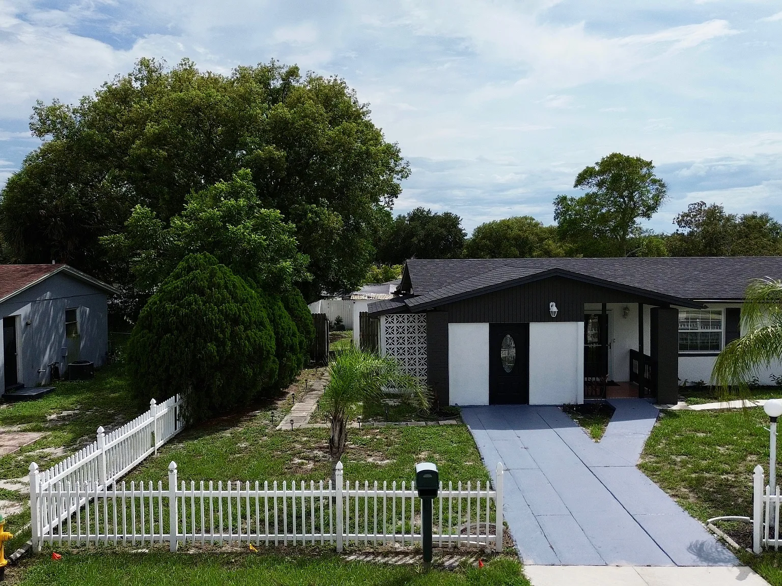 2259 Howland Blvd — Photo 1