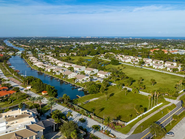 Vetra Indian Harbour Beach — Photo 10