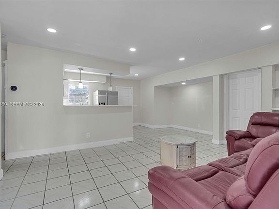 4th image of 1207 Chateau Park Dr