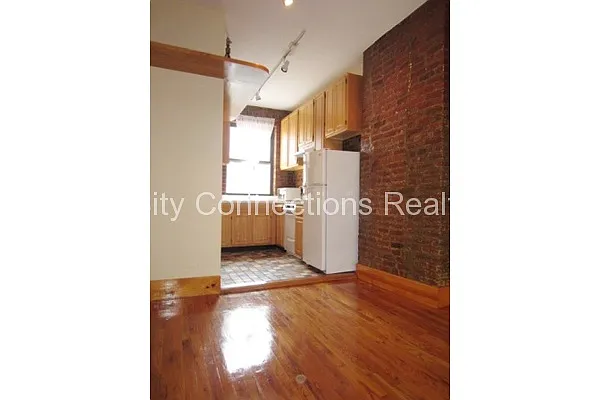 Rented by City Connections Realty | media 27