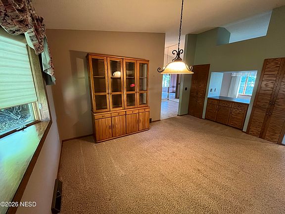 3rd image of 1619 Hillcrest Dr