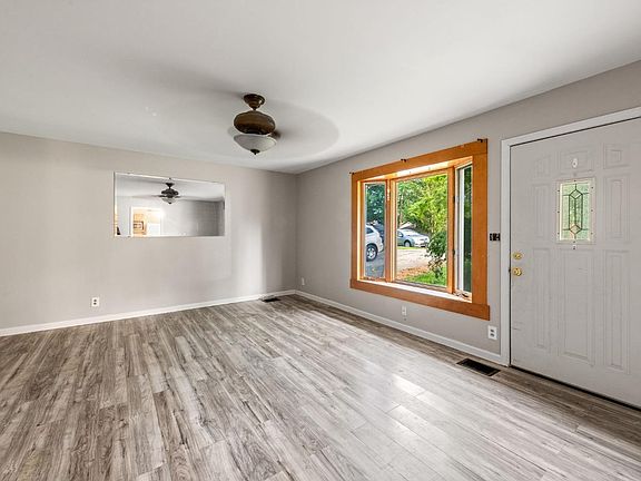 4th image of 14 Iroquois Dr