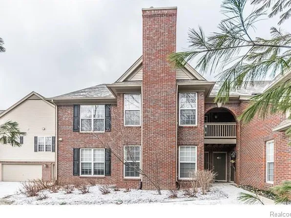 28456 Carlton Way Dr, Novi, MI