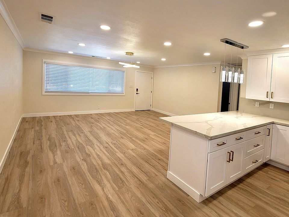 1st image of 2925 Ross Ave