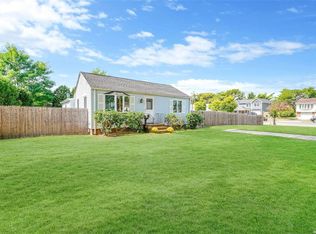 30 Brook Pl, East Islip, NY 11730